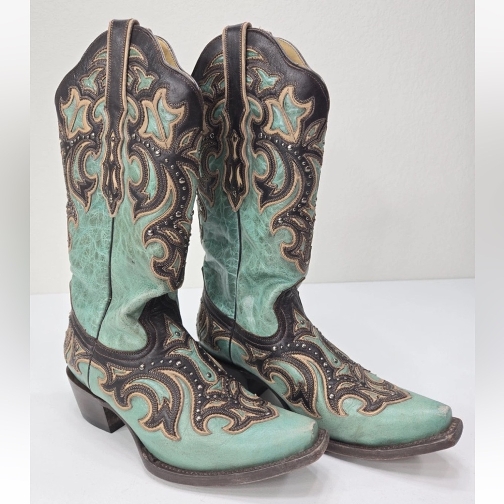 Corral Turquoise Studded With Chocolate Overlay Snip Toe Boot Size 8M Womens
